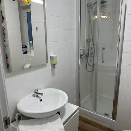 Moderno Y Nuevo Piso شقة *
